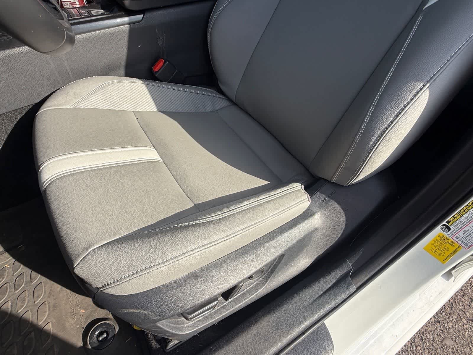 Used 2025 Toyota Camry SE w/ Convenience Package FWD image 13