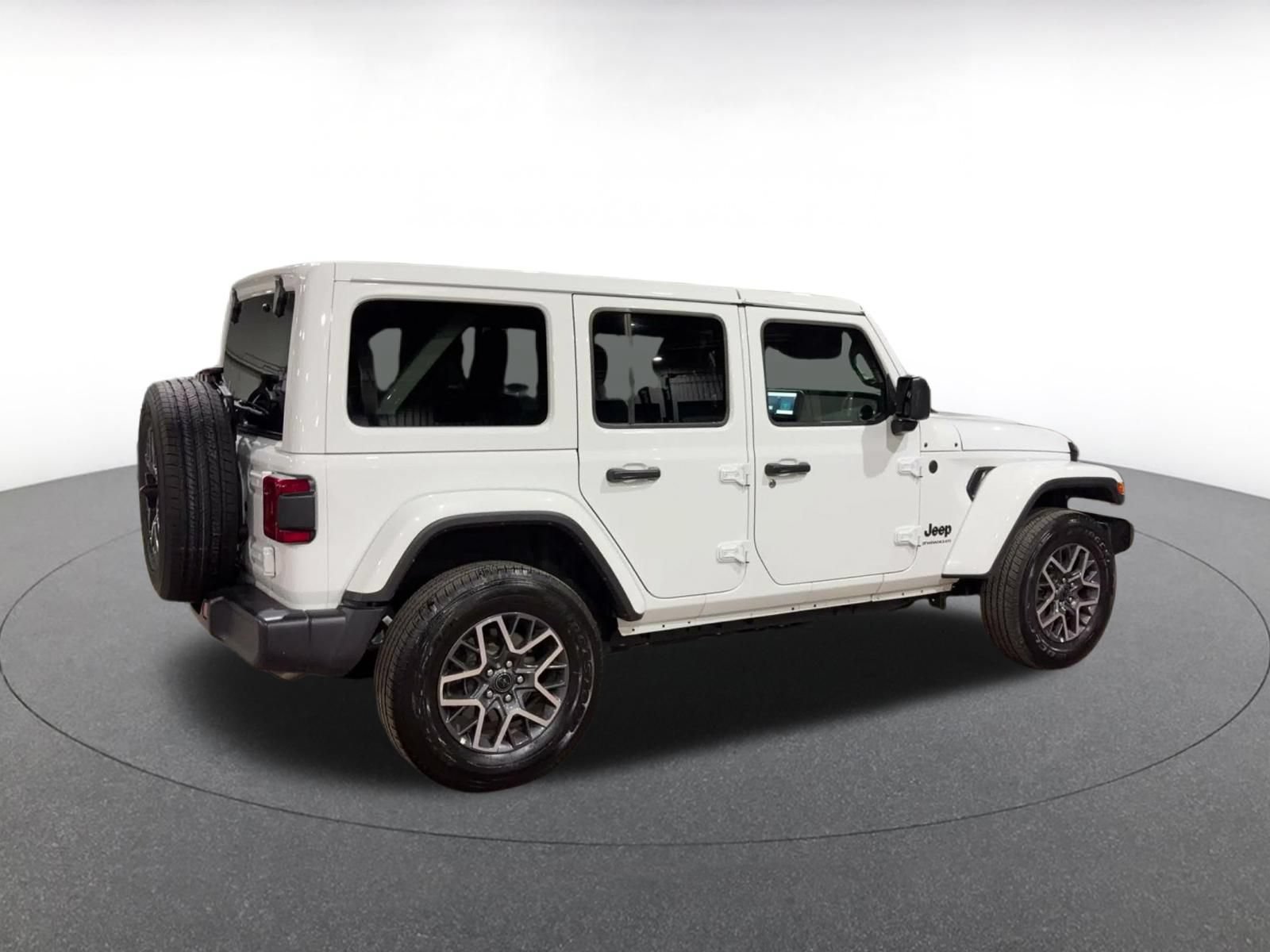 Used 2025 Jeep Wrangler Unlimited Sahara AWD/4WD image 14