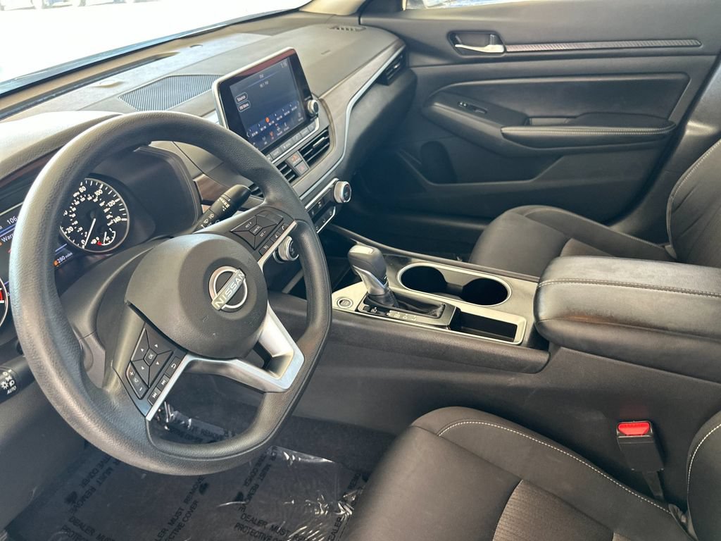 Used 2024 Nissan Altima 2.5 SV FWD image 9