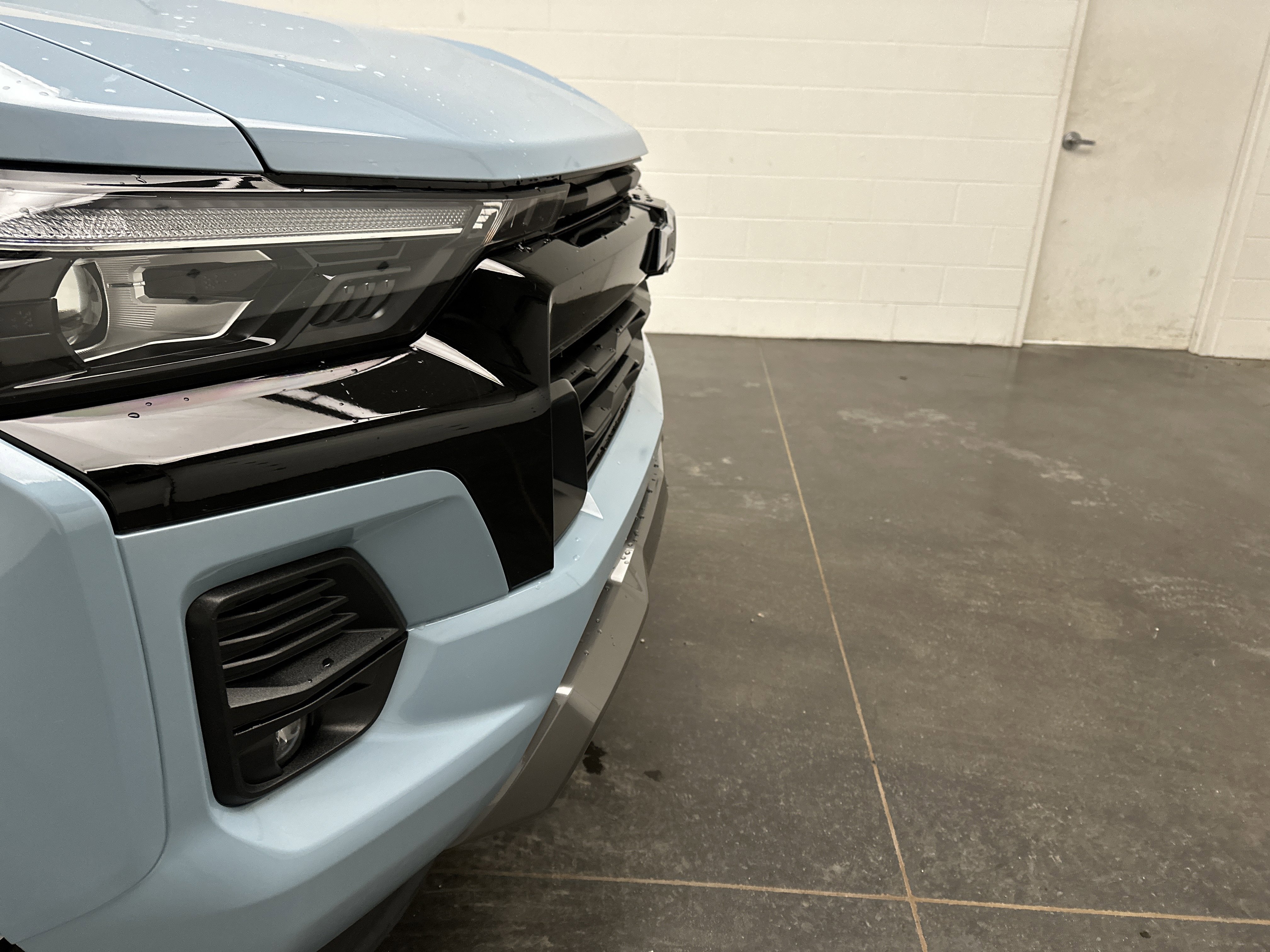 Used 2025 Chevrolet Colorado Z71 w/ Technology Package image 2