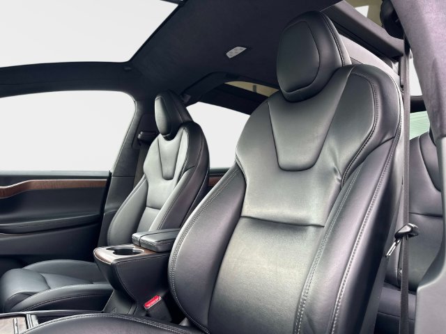 Used 2020 Tesla Model X Long Range AWD/4WD image 18