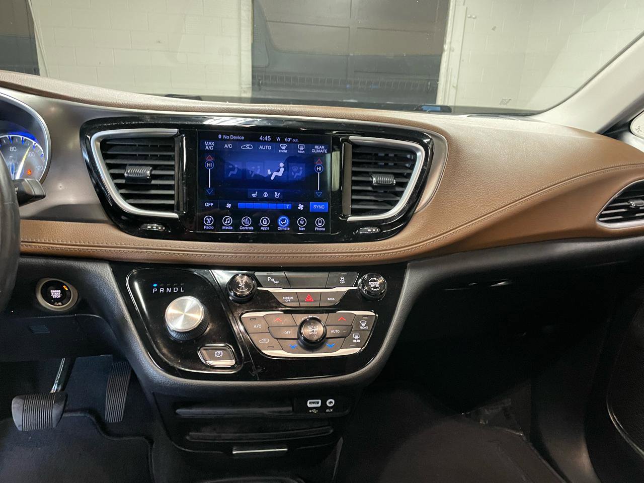 Used 2017 Chrysler Pacifica Limited FWD image 19