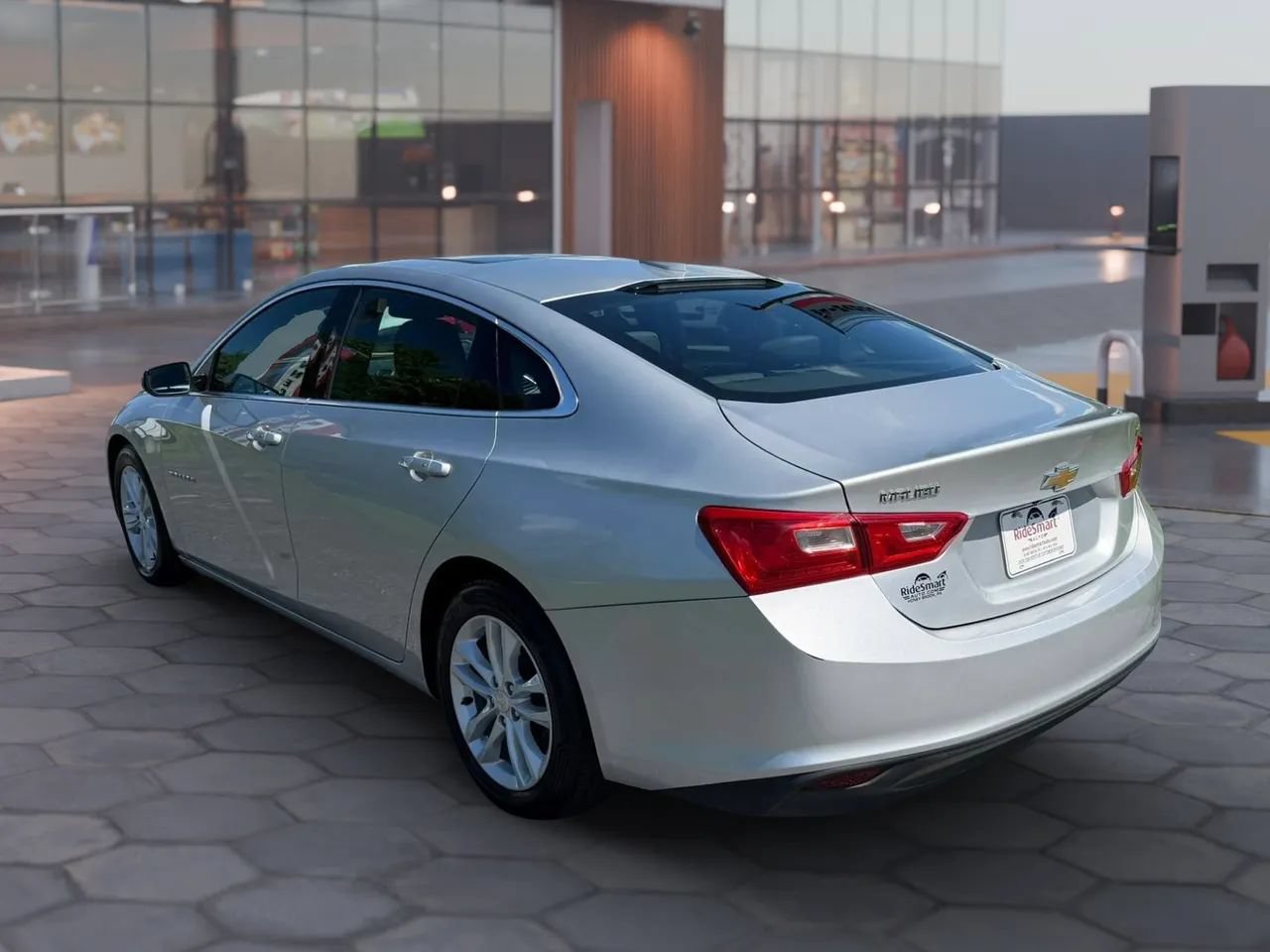 Used 2018 Chevrolet Malibu LT FWD image 8