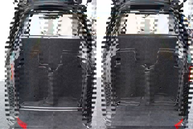 Used 2017 Land Rover Discovery HSE image 25