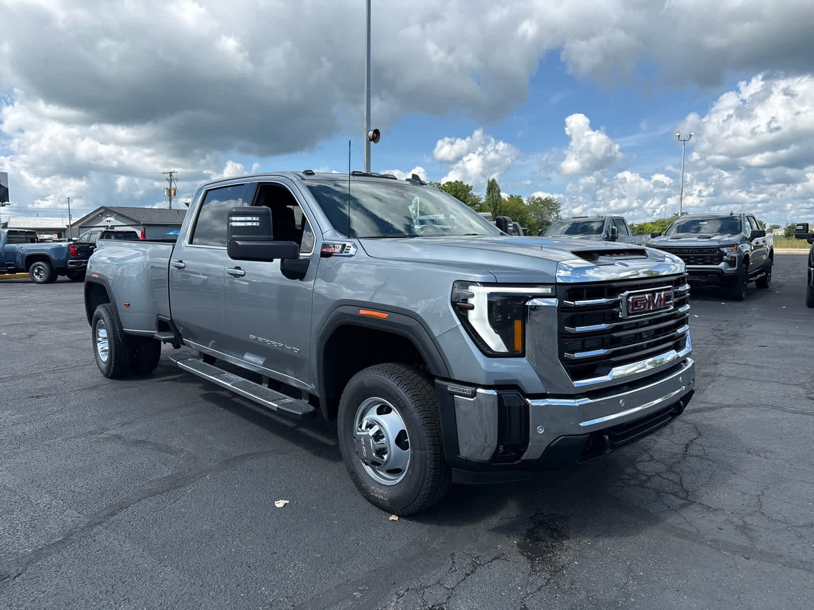 New 2026 GMC Sierra 3500 SLE w/ Preferred Package AWD/4WD image 7
