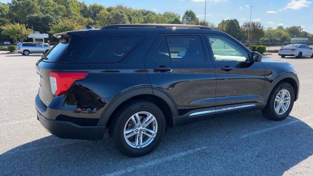 Used 2022 Ford Explorer XLT w/ Equipment Group 202A image 3