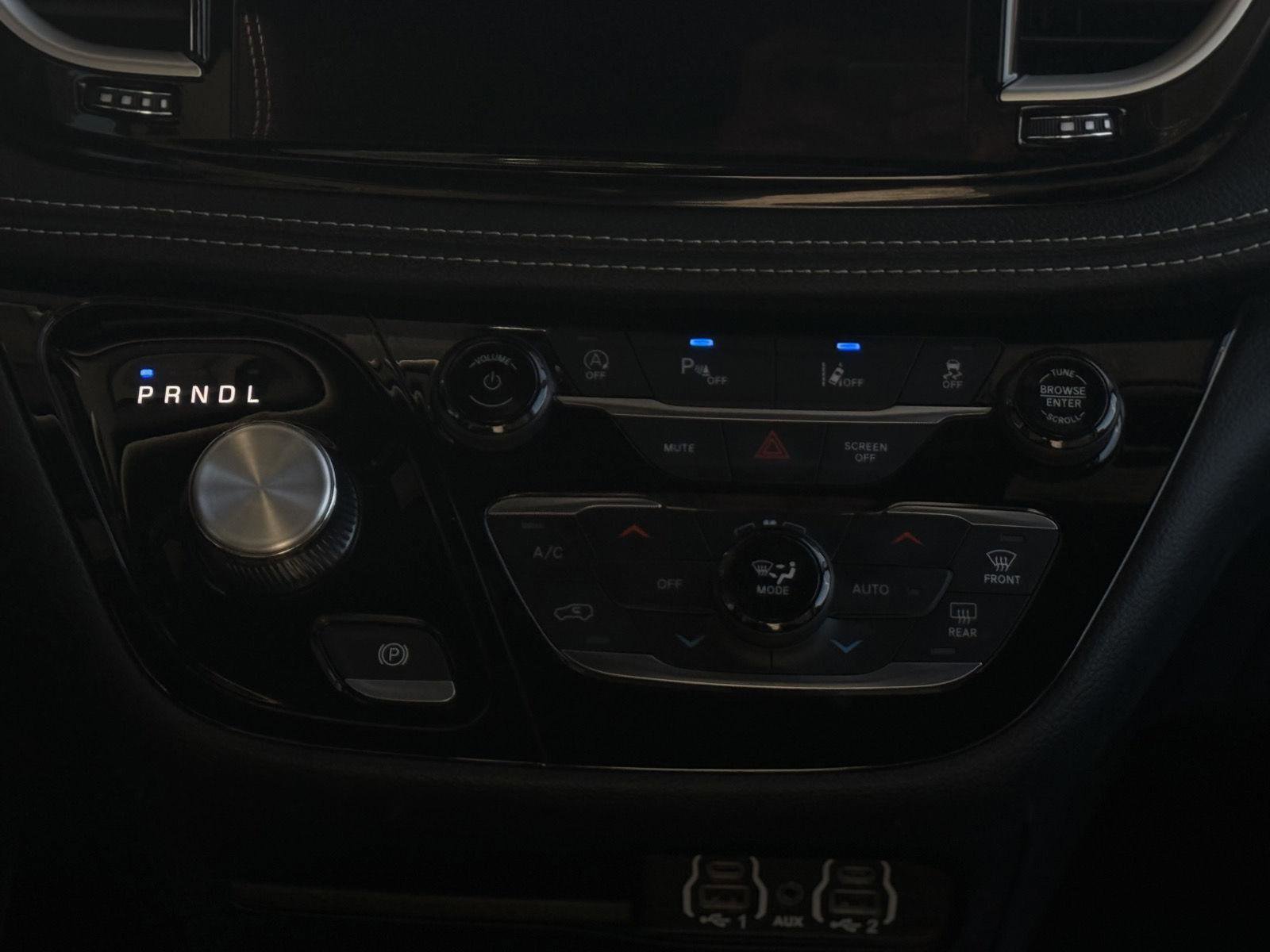 Used 2023 Chrysler Pacifica Touring image 23