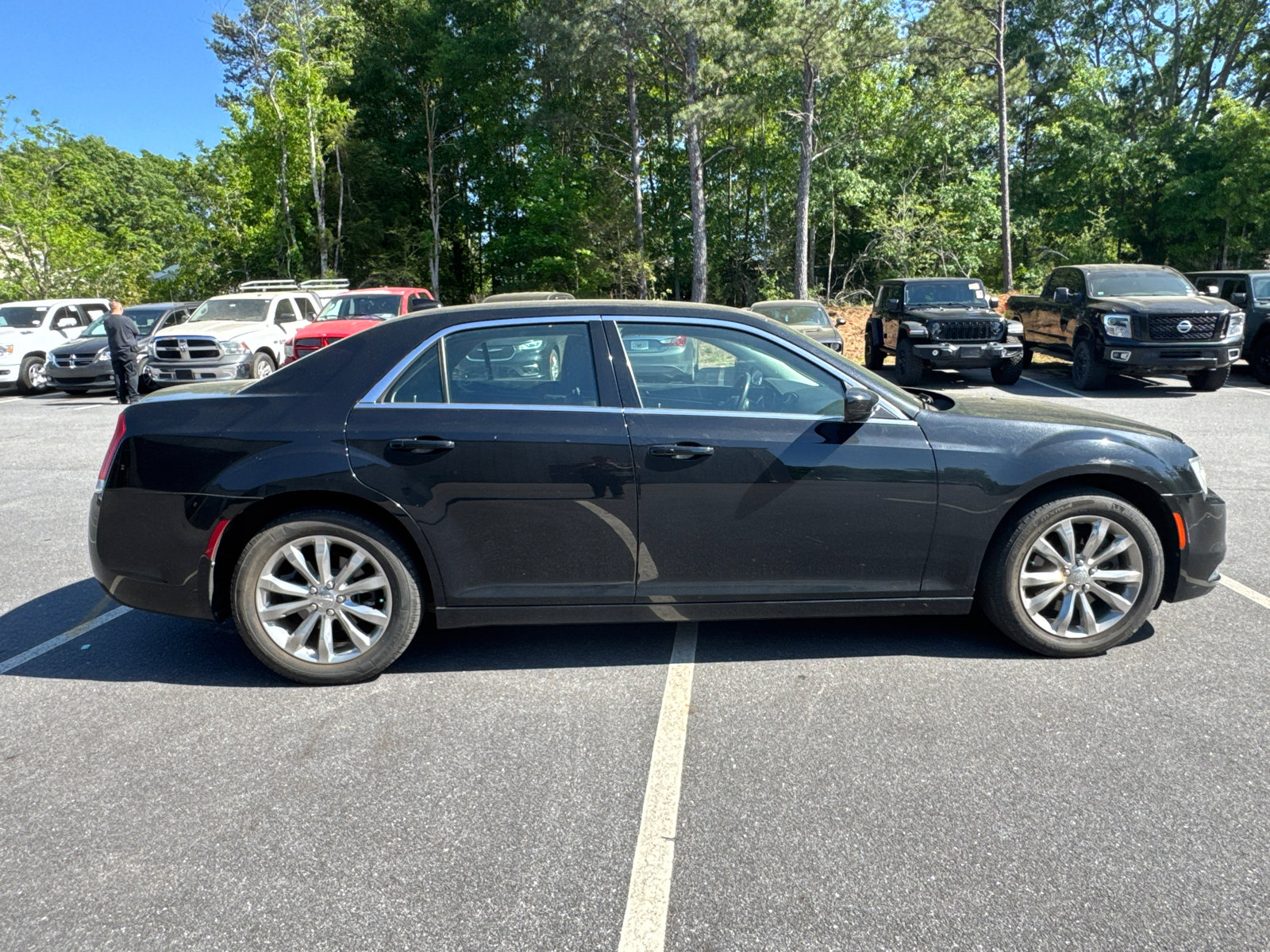 Used 2018 Chrysler 300 Touring L image 4