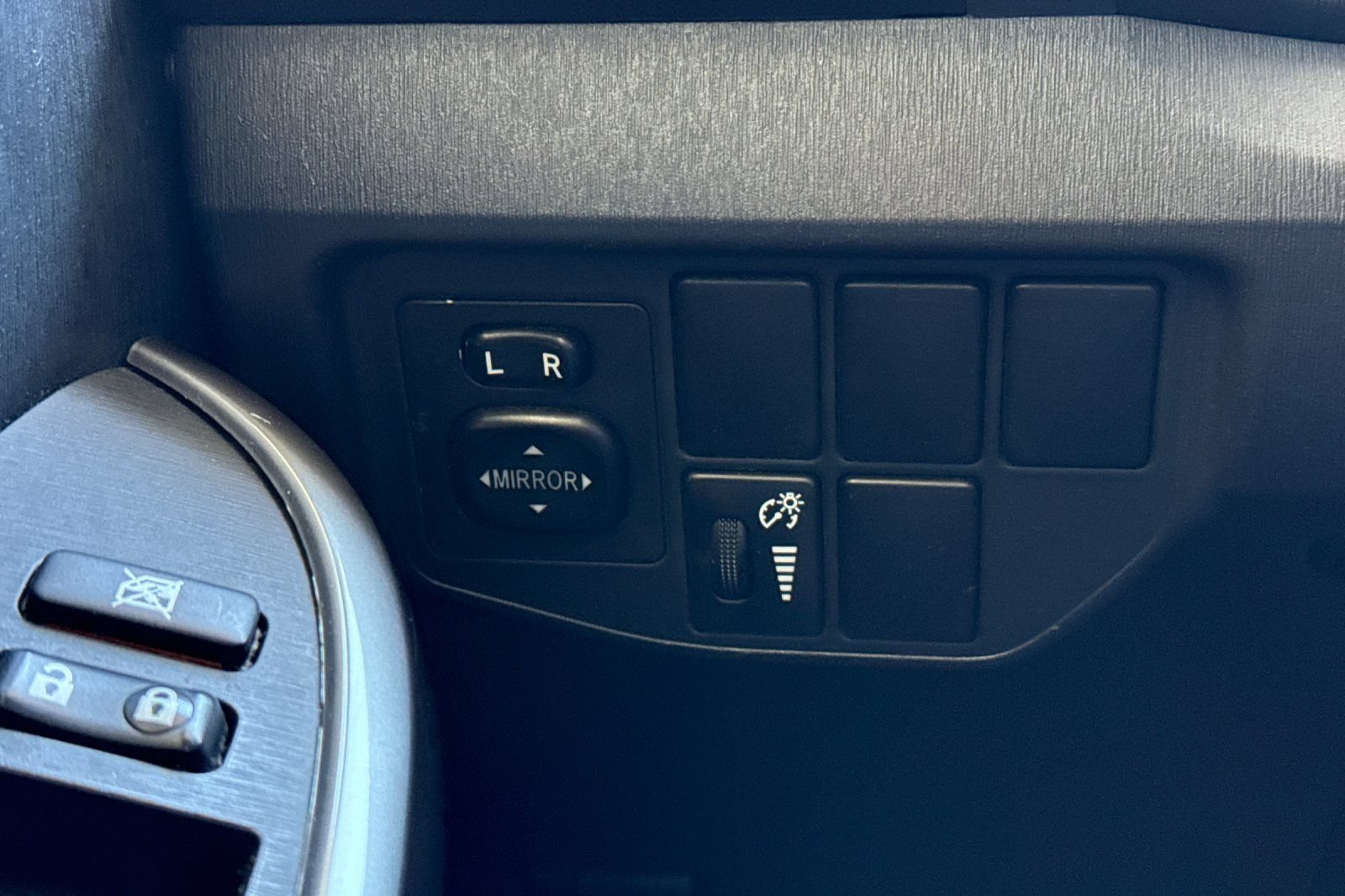 Used 2015 Toyota Prius Persona Series FWD image 37