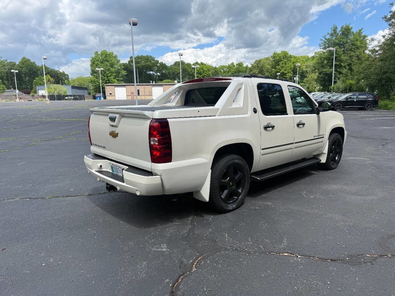 Used 2013 Chevrolet Avalanche LTZ AWD/4WD image 5