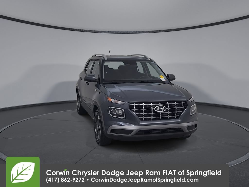 Used 2025 Hyundai Venue SEL FWD image 4