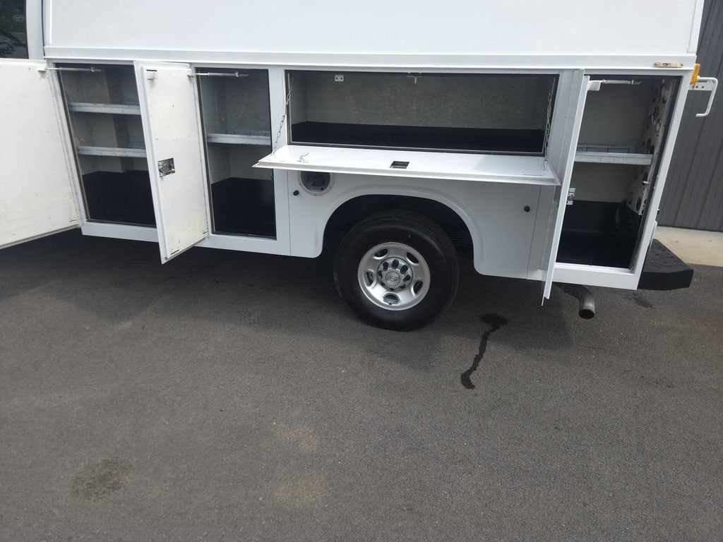 Used 2019 Chevrolet Express 3500 RWD image 4