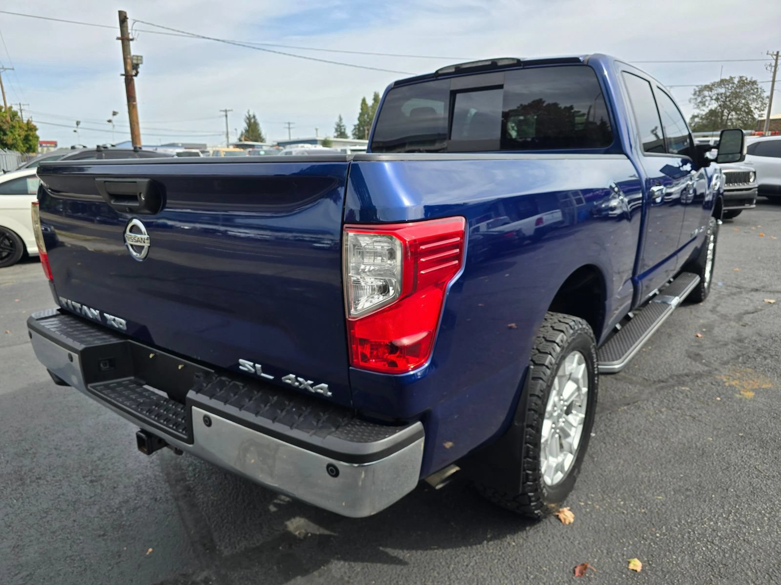 Used 2016 Nissan Titan SL AWD/4WD image 5