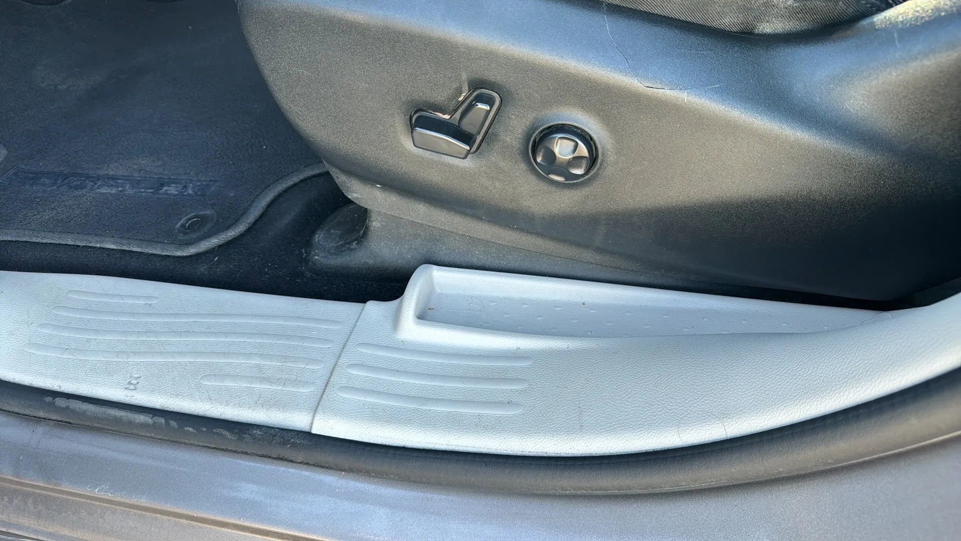 Used 2017 Chrysler Pacifica Touring-L image 33