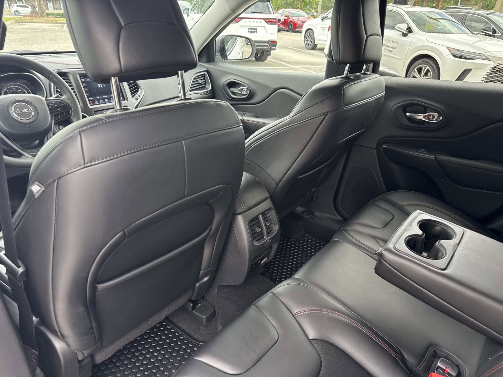 Used 2020 Jeep Cherokee Trailhawk AWD/4WD image 12