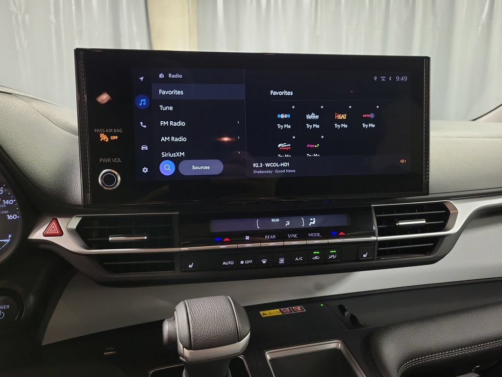 Used 2025 Toyota Sienna XLE AWD/4WD image 15