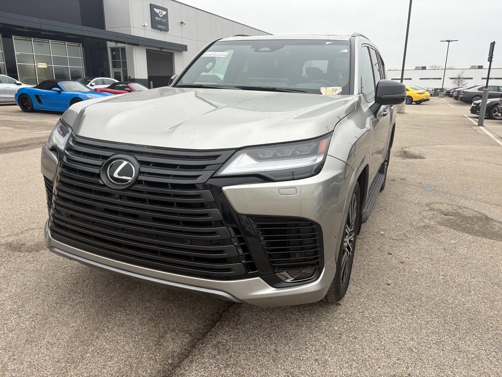 Used 2025 Lexus LX 700h Luxury image 2
