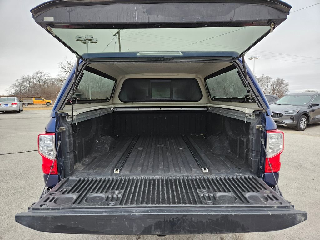 Used 2017 Nissan Titan SL w/ Chrome Package image 8