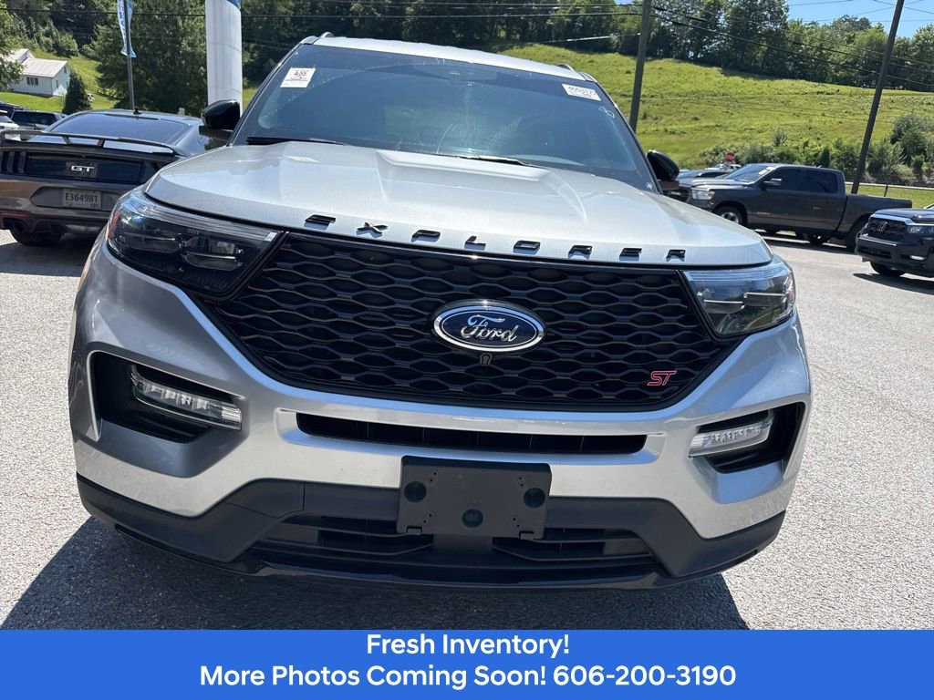 Used 2023 Ford Explorer ST AWD/4WD image 2