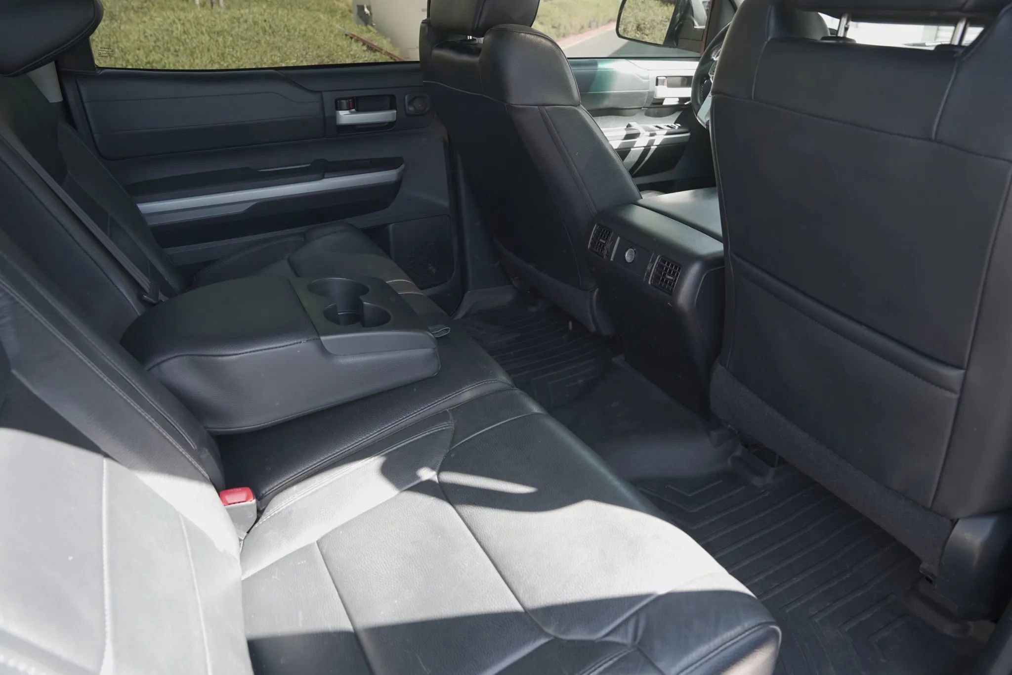 Used 2014 Toyota Tundra Limited w/ Limited Premium Package image 9