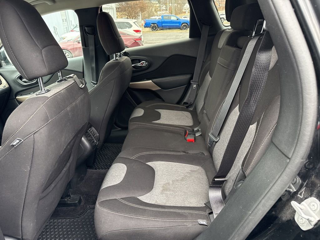 Used 2018 Jeep Cherokee Latitude w/ Altitude Package image 6