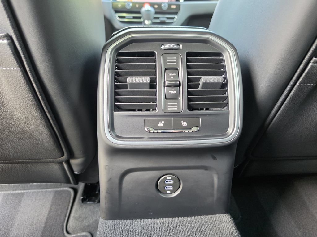 Used 2026 Porsche Macan AWD/4WD image 30