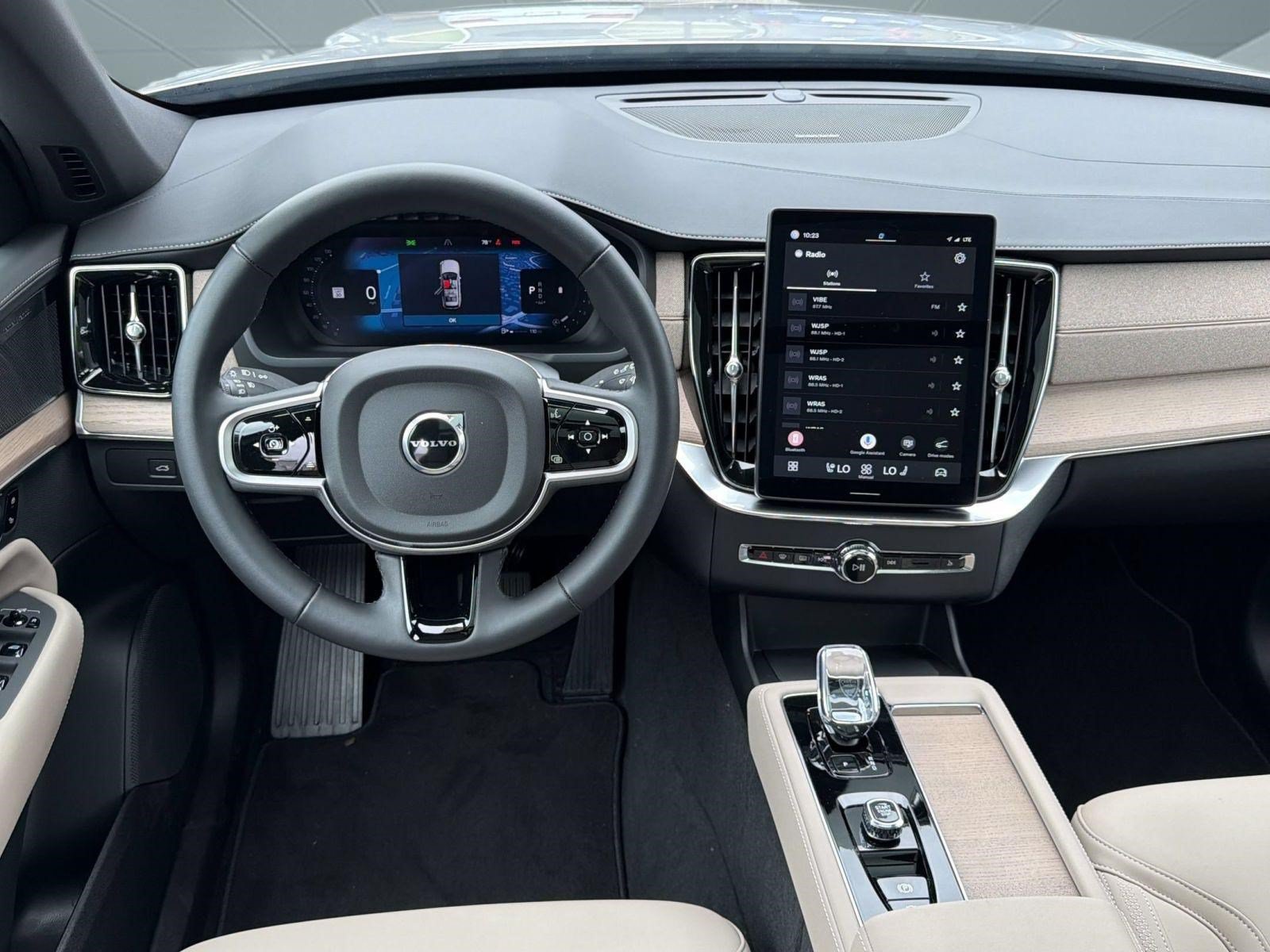 Certified 2025 Volvo XC90 B5 Plus AWD/4WD image 28