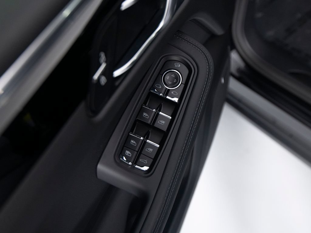 New 2026 Porsche Macan Turbo AWD/4WD image 22