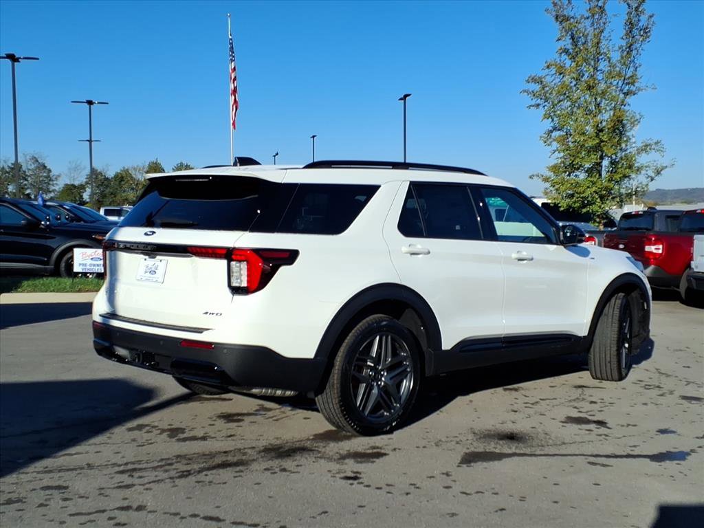 New 2026 Ford Explorer ST-Line image 3