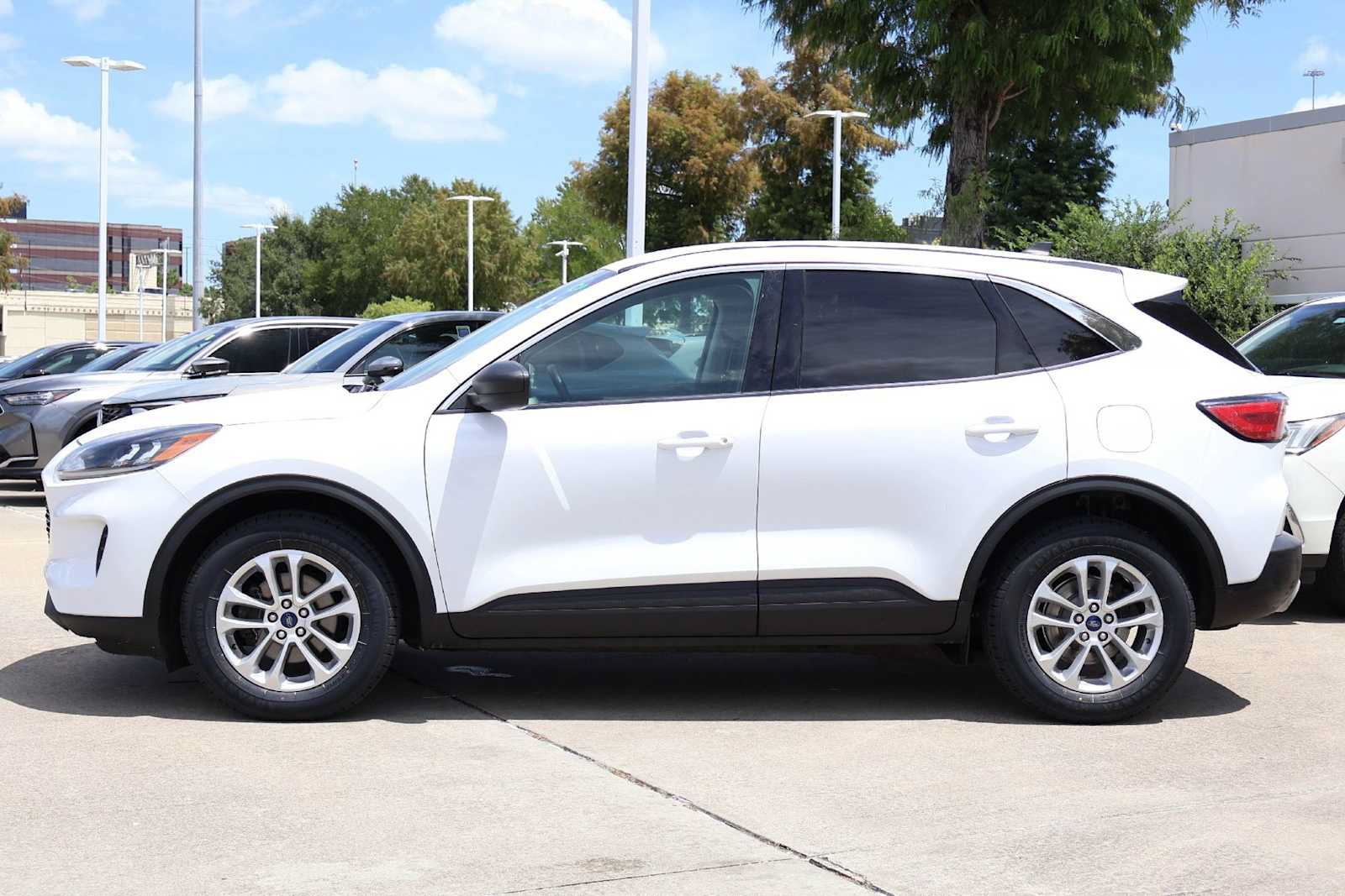Used 2022 Ford Escape SE w/ Convenience Package AWD/4WD image 3