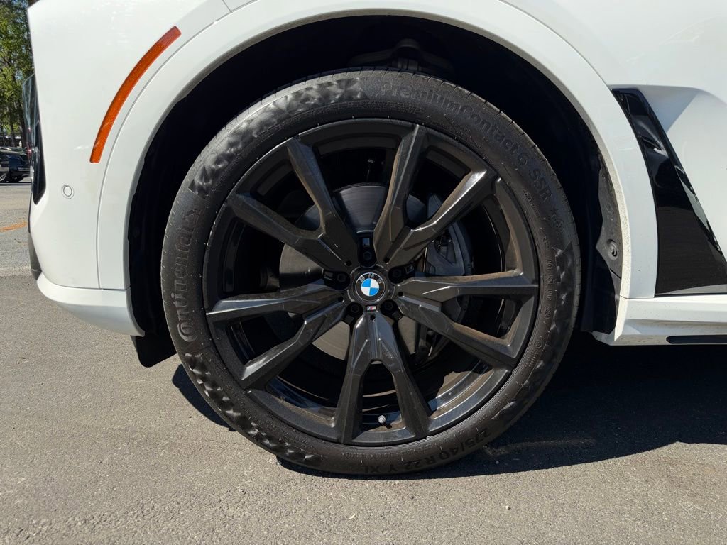 Used 2023 BMW X7 xDrive40i w/ M Sport Package AWD/4WD image 8