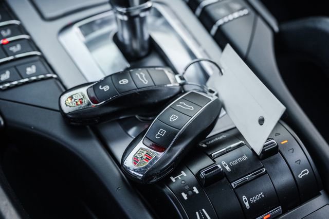 Used 2013 Porsche Cayenne Turbo image 82