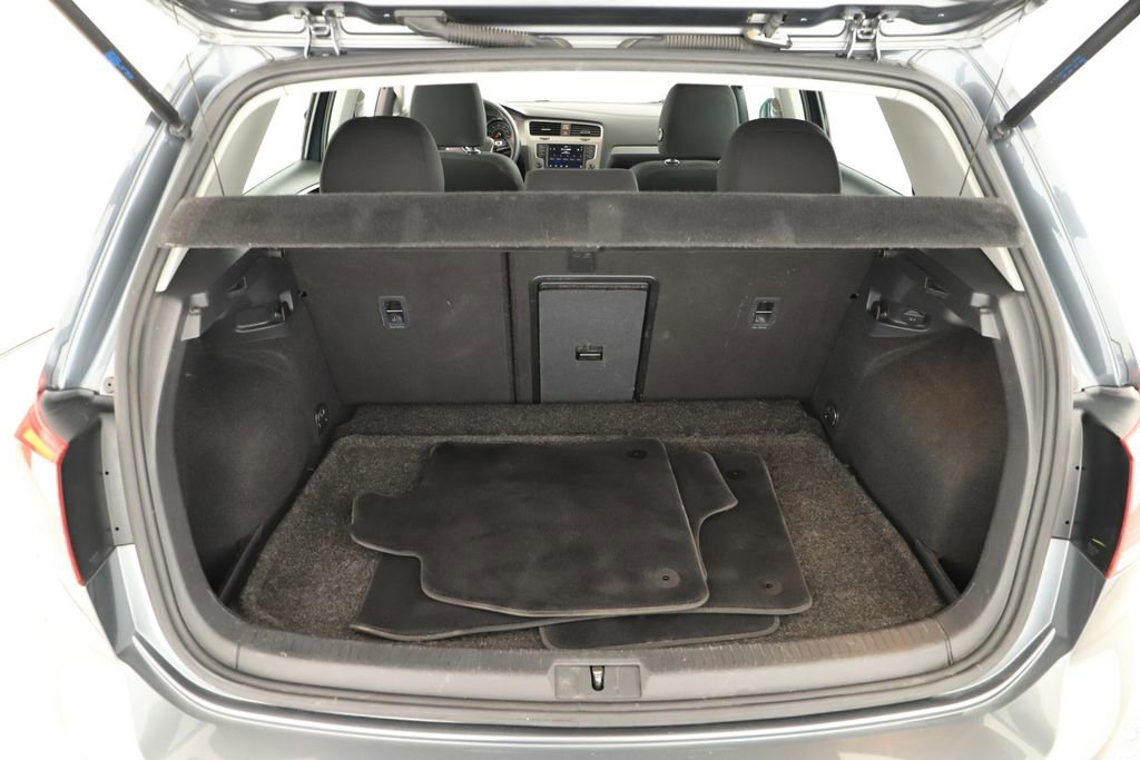 Used 2017 Volkswagen Golf S image 32