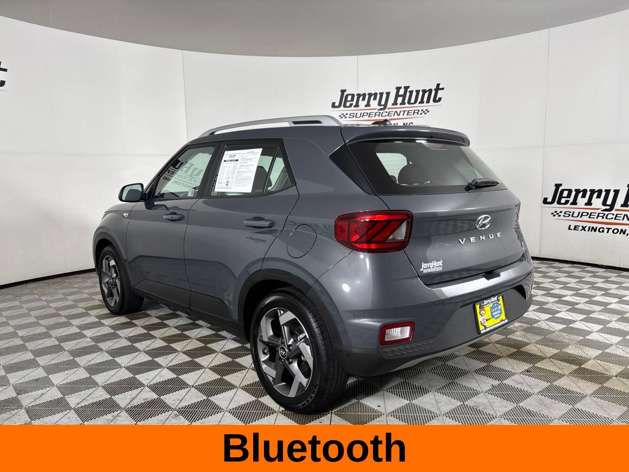 Used 2025 Hyundai Venue SEL FWD image 9