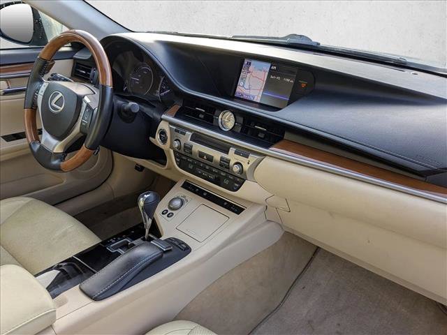 Used 2013 Lexus ES 300h image 22