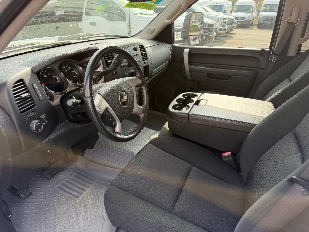 Used 2010 Chevrolet Silverado 2500 LT w/ Interior Plus Package AWD/4WD image 13
