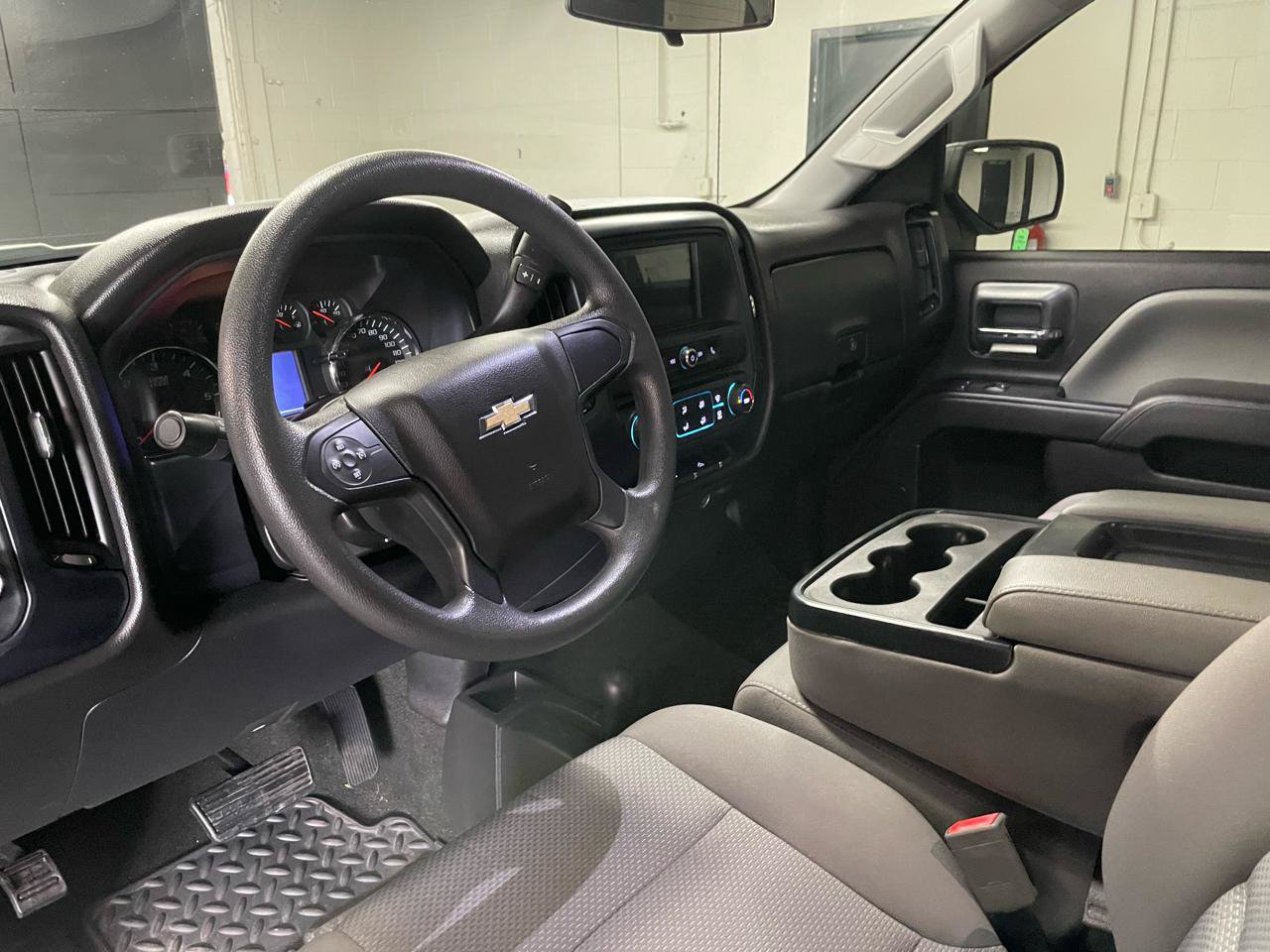 Used 2017 Chevrolet Silverado 1500 Custom w/ Custom Convenience Package AWD/4WD image 14
