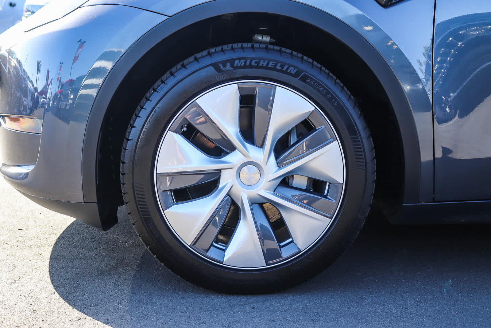 Used 2023 Tesla Model Y 2WD image 9
