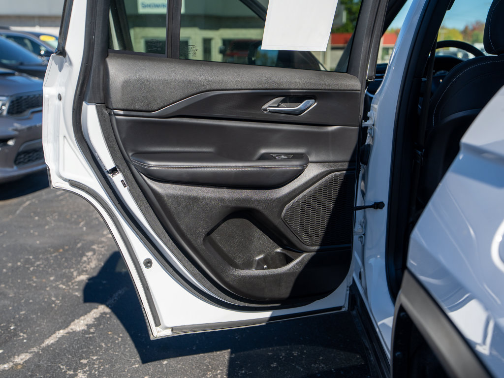 Used 2025 Jeep Grand Cherokee Laredo X AWD/4WD image 14