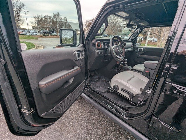Used 2023 Jeep Gladiator Mojave w/ Cold Weather Group image 8