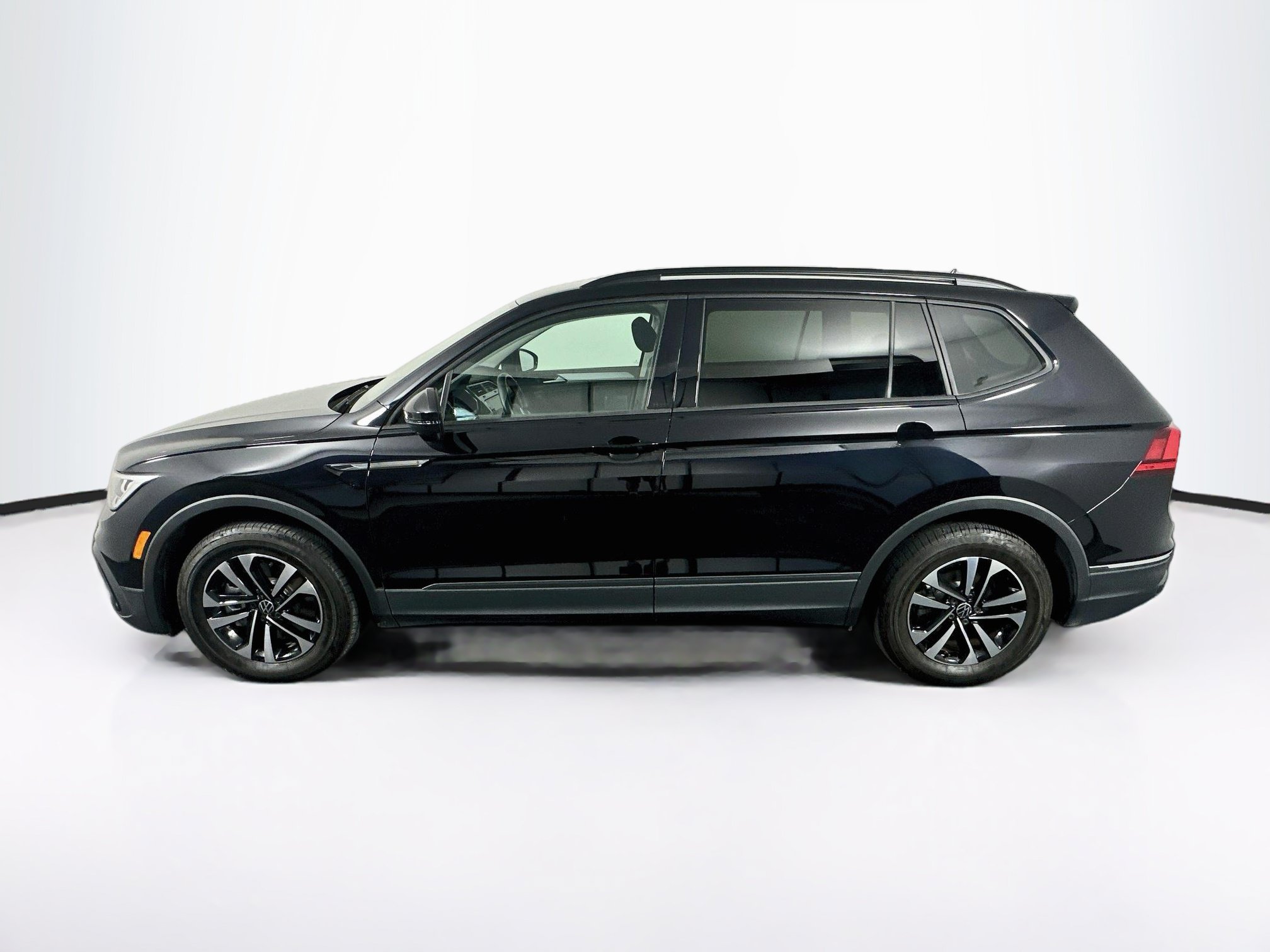 Used 2024 Volkswagen Tiguan S FWD image 4