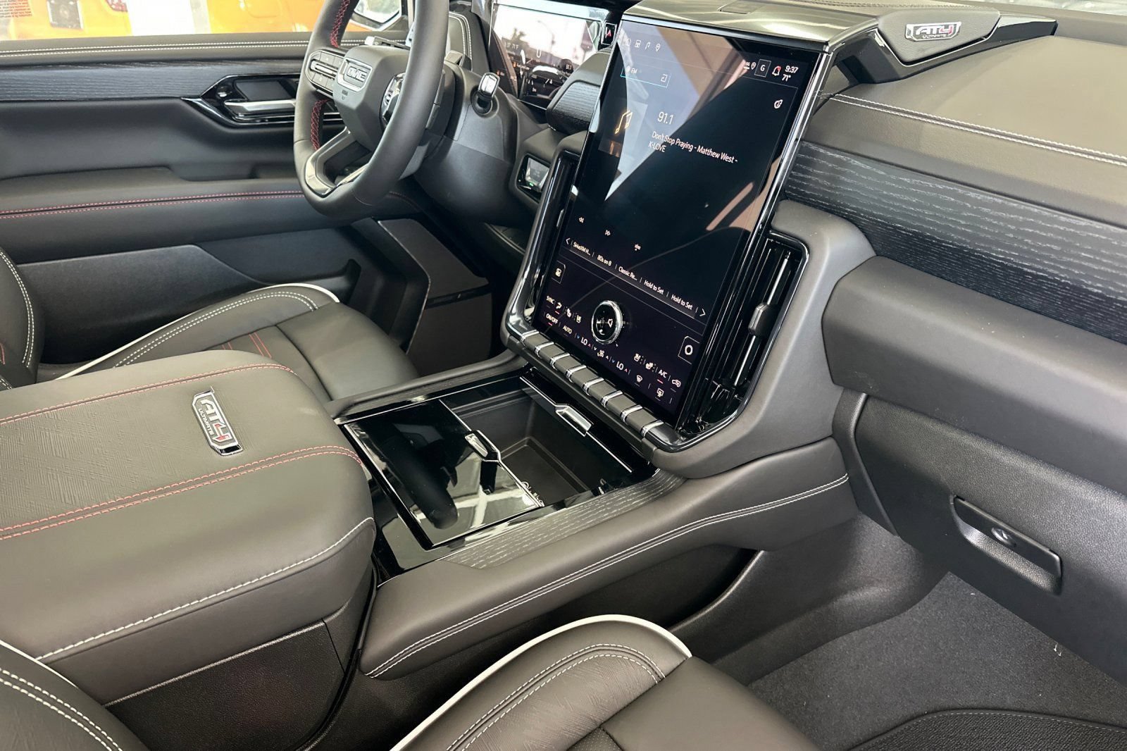 New 2026 GMC Yukon XL AT4 Ultimate AWD/4WD image 19