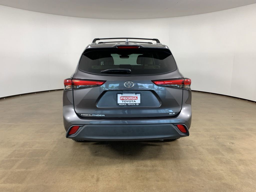 Used 2022 Toyota Highlander XLE FWD image 10