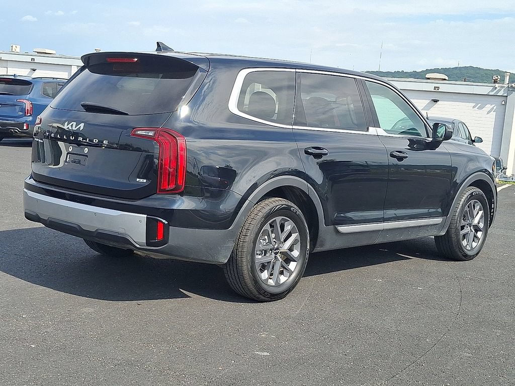 Used 2023 Kia Telluride LX AWD/4WD image 6