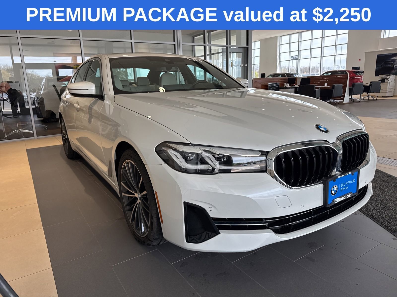 Used 2023 BMW 540i xDrive w/ Premium Package AWD/4WD image 3