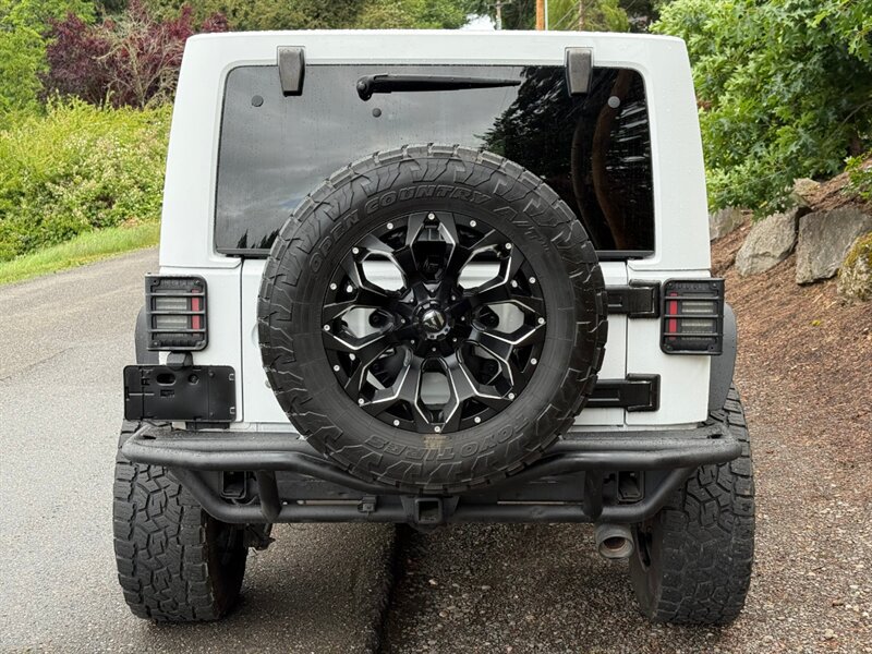 Used 2015 Jeep Wrangler Unlimited Sahara w/ Connectivity Group AWD/4WD image 5
