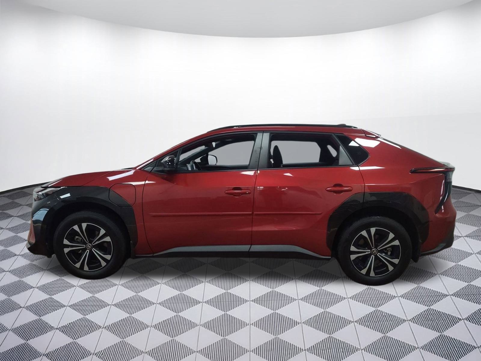 Used 2023 Toyota bZ4X XLE w/ Weather Package image 2