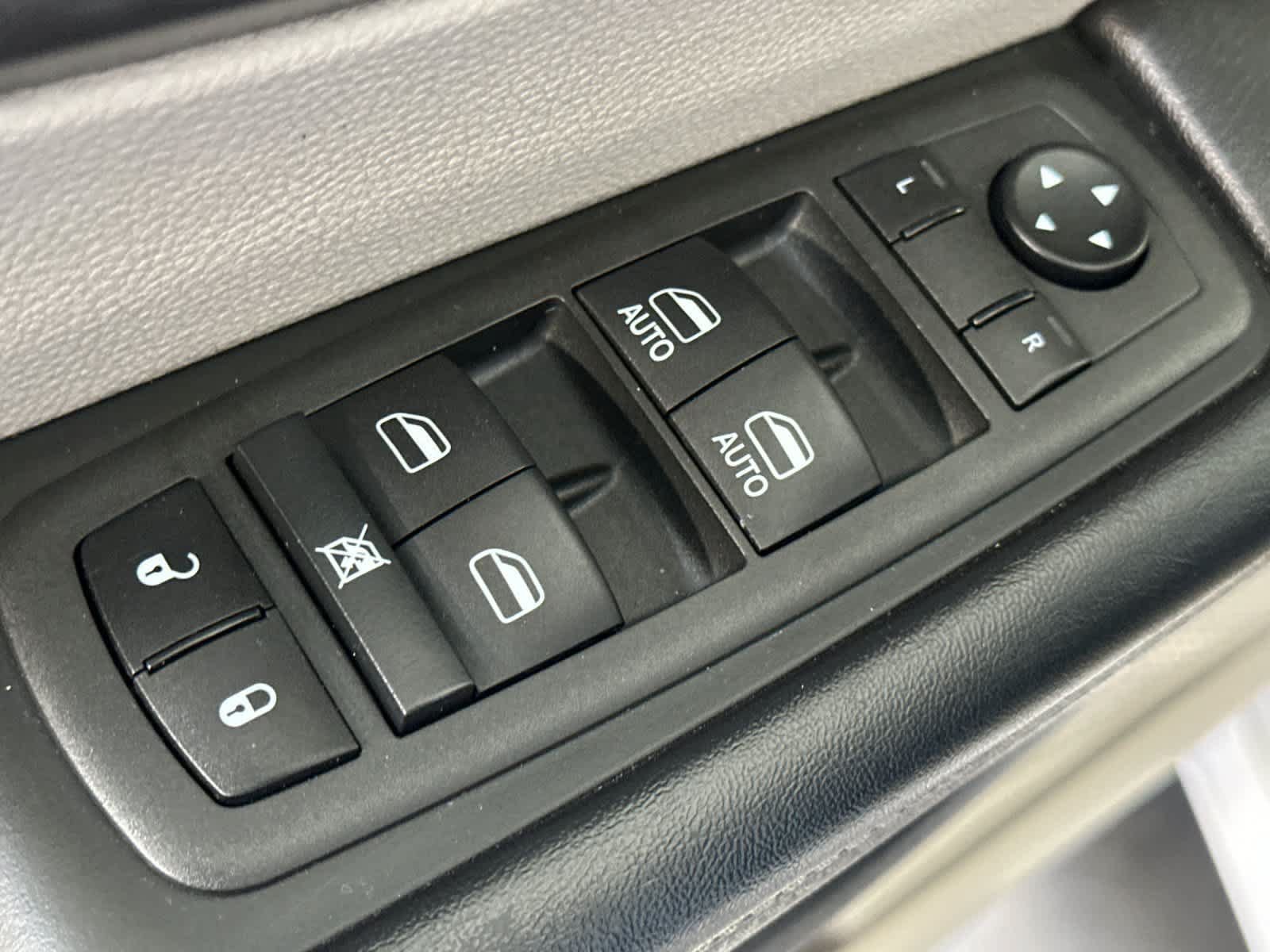 Used 2022 Chrysler Pacifica Touring-L FWD image 14
