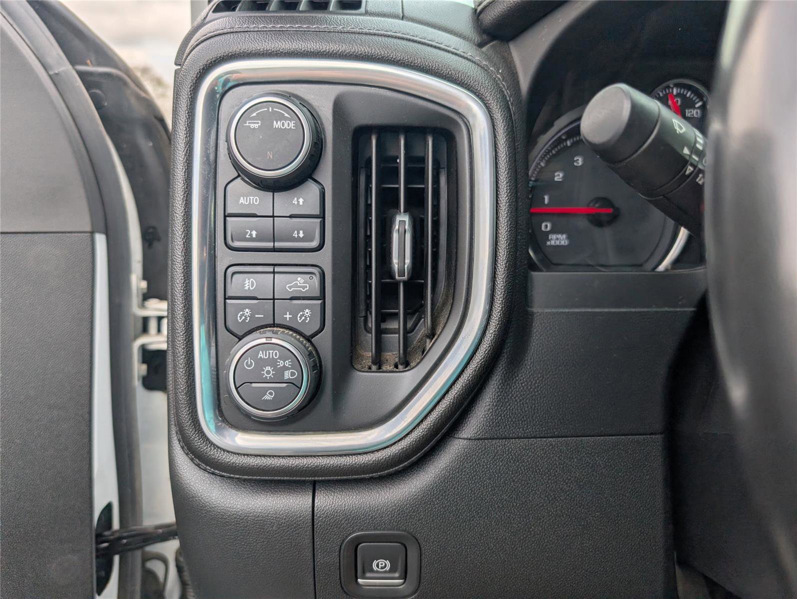 Used 2020 Chevrolet Silverado 2500 LTZ w/ LTZ Convenience Package image 29