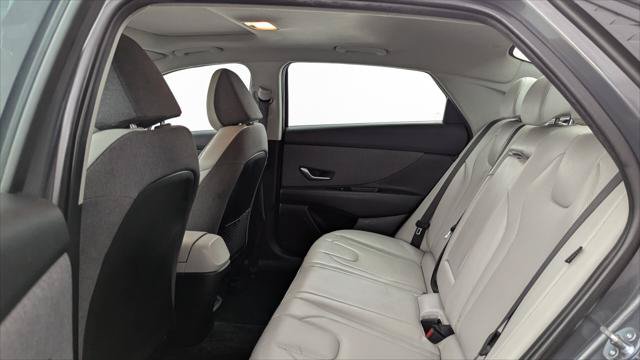 Used 2025 Hyundai Elantra Limited FWD image 17